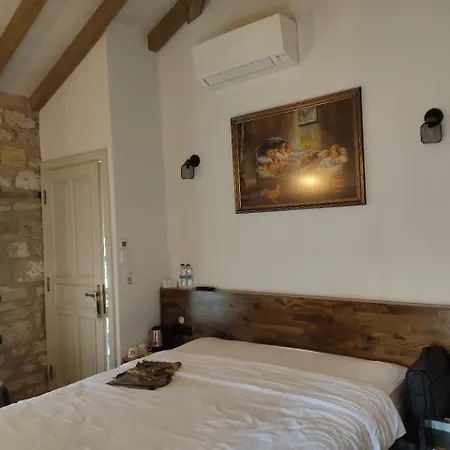 Eflin Haus Historical Place & Monument Otel