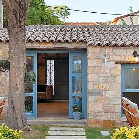 Eflin Haus Historical Place & Monument Hotel 3*